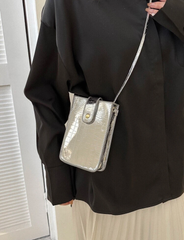 Bolso de un hombro plateado