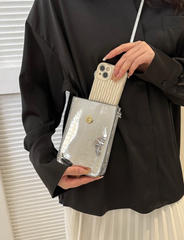Bolso de un hombro plateado