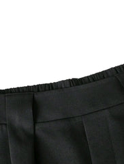 Short con pliegues negro