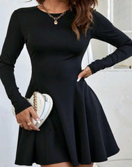 Vestido negro entallado
