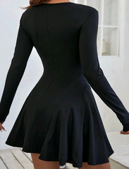 Vestido negro entallado